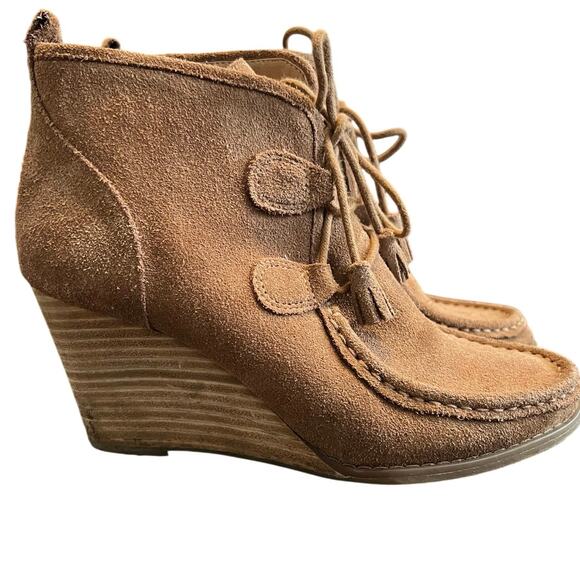 Lucky Brand Booties 
LP Yaney Leather Suede Ankle Wedge Size 7.5M Camel Retro - Picture 1 of 11